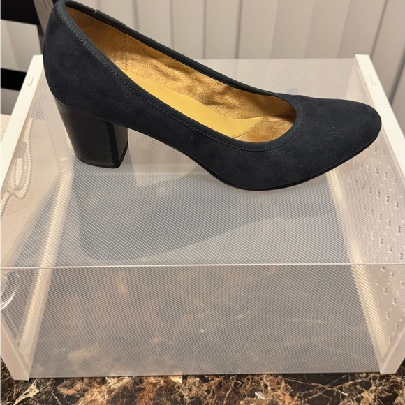 Naturalizer Navy Women's Heels - Picture 2 of 3